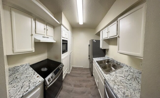 Photo - 9696 Walnut St