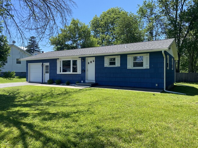 Front Elevation - 4 1st St House