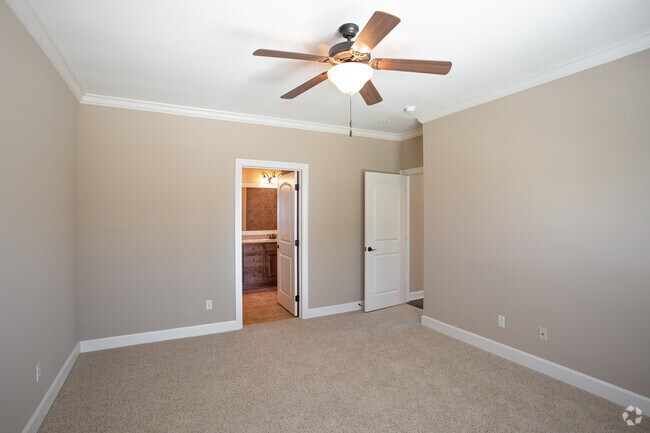 1BR, 1.5BA - 1195 SF