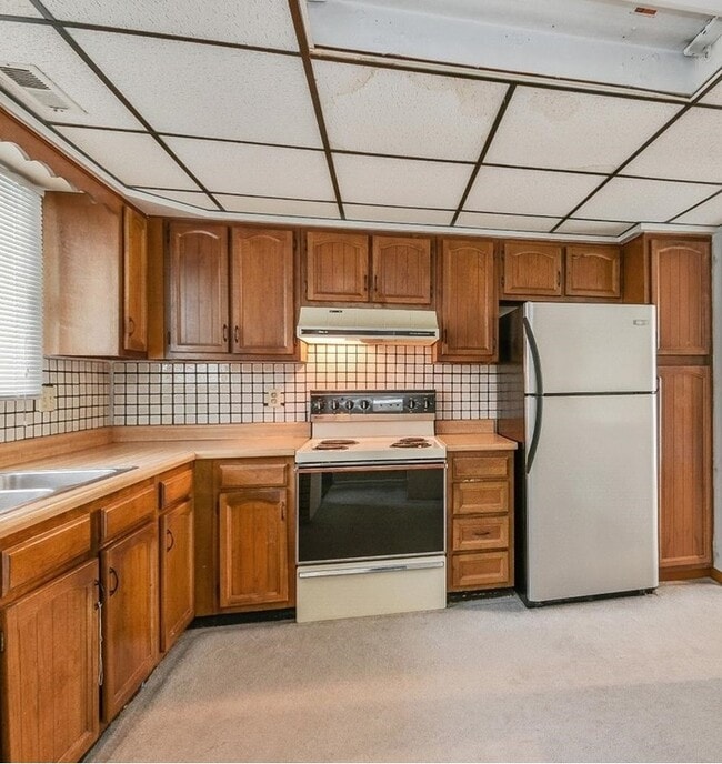 Photo - 310 E 60th Ct