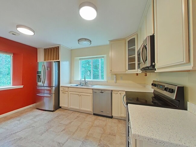 Photo - WINTER SPECIAL ~ $1475 OFF FIRST MONTH RENT