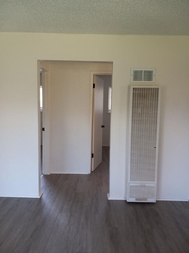 Photo - $500 OFF SPECIAL! Beautiful, PET-FRIENDLY upgraded duplex home with massive, private fenced backy...