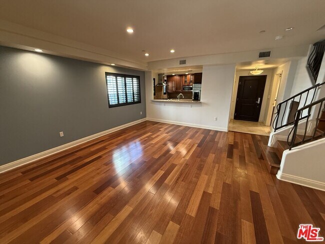 5401 Morella Ave Unit 10