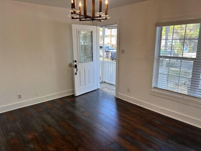 Photo - 146 Eross St