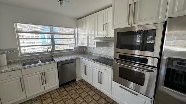 Photo - 1817 S Ocean Dr Unidad 615