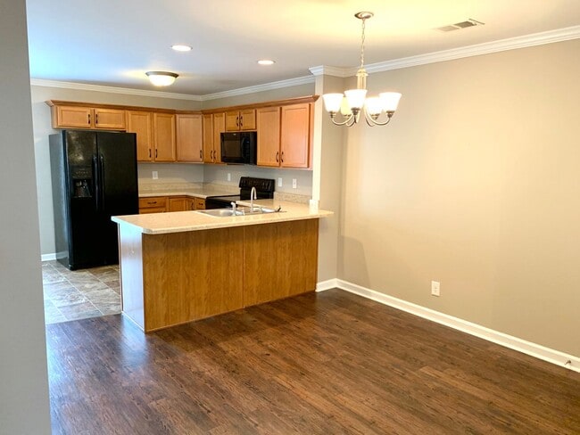 Photo - 318 Sam Houston Cir