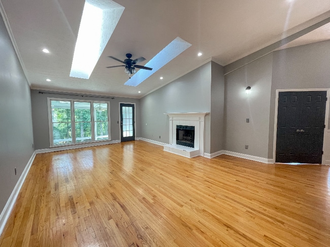Photo - 645 Clearwater Pl