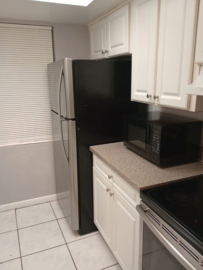 Photo - Spacious 1 Bedroom + Den, 1 Bathroom in No...