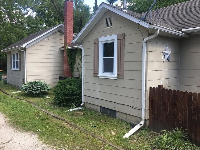 Building Photo - 227 Sherman CT