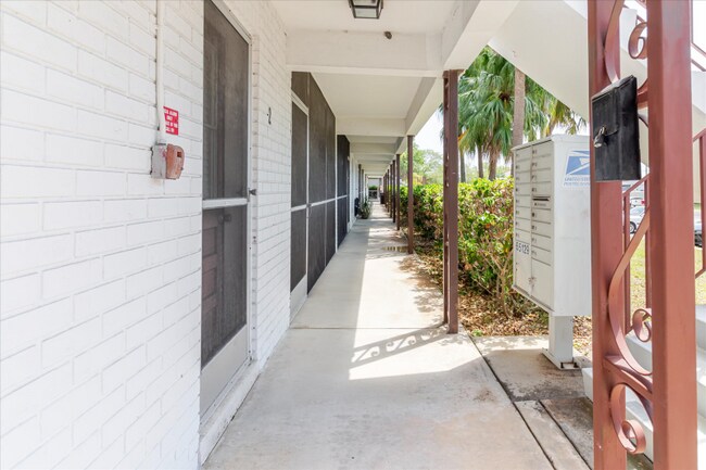 Photo - 2348 Shelley St Unit 4