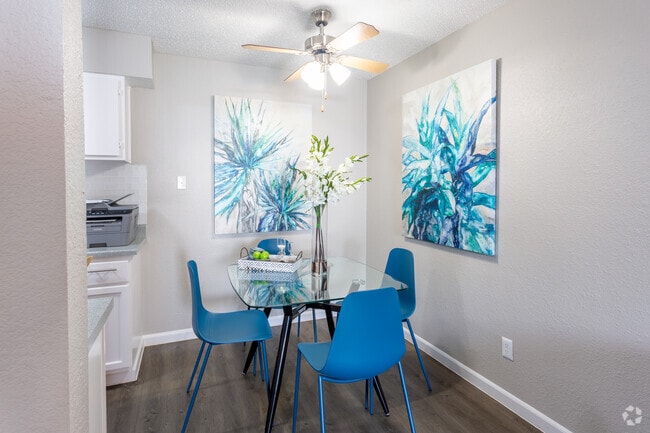 1 BR, 1 BA 627 SF - Starburst