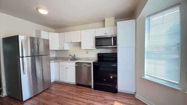 Photo - 424 Peregrine St