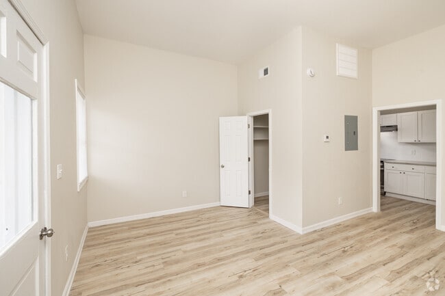 Studio- 350SF - Living Room - 8 S Reed Ave