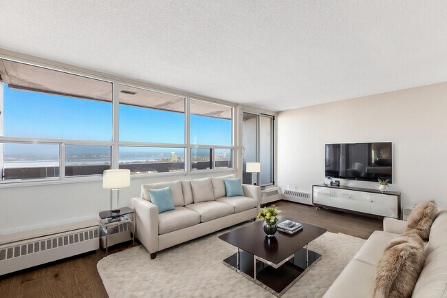 Photo - Bromley Square