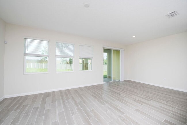 Photo - TOWNHOUSE 3 Bedrooms 2.5 Baths