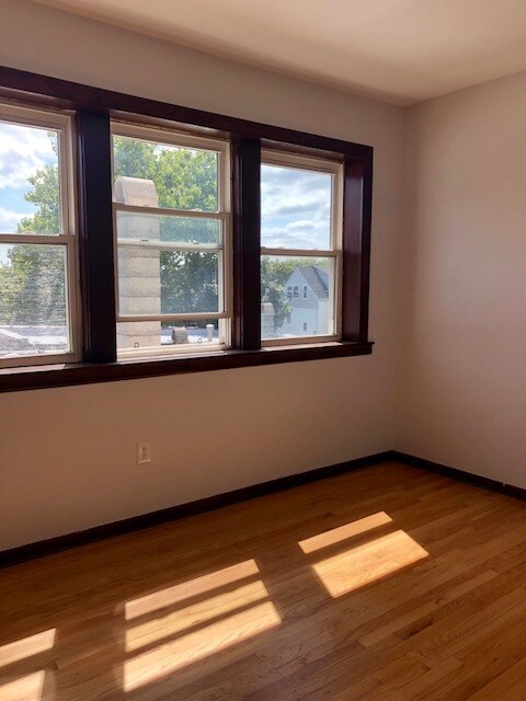 Photo - 2338 N Avers Ave Unidad 2