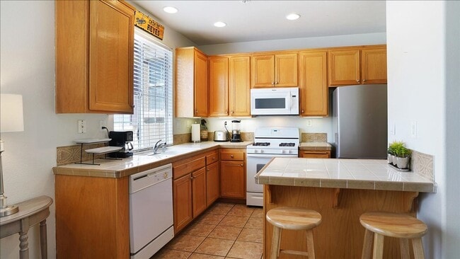 Photo - Beautiful Tri-Level Valencia Townhome with...