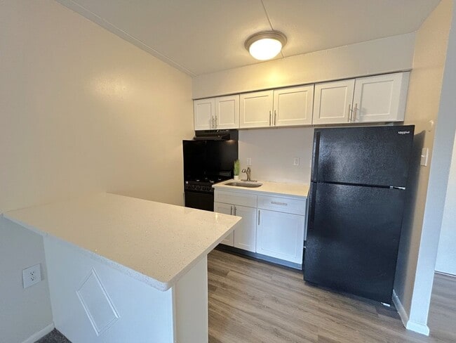 Photo - Lindenwood Apartments