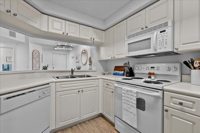 Photo - 3020 Alcazar Pl