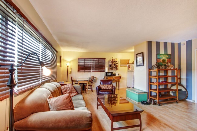 Photo - 1937 N Bronson Ave