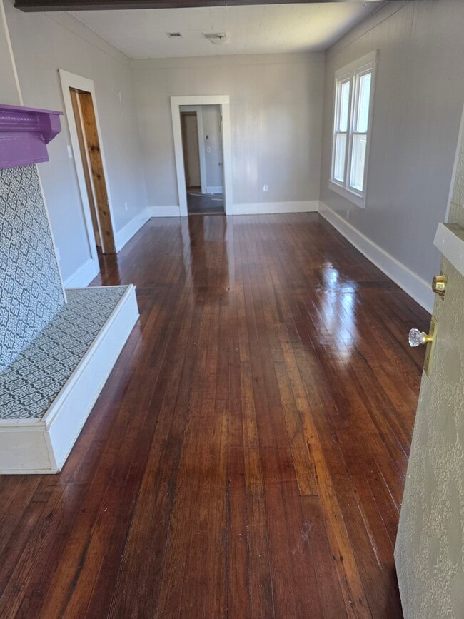 Photo - 3042 Main St