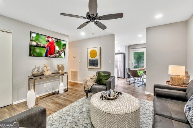 Photo - 4589 Ryan Rd