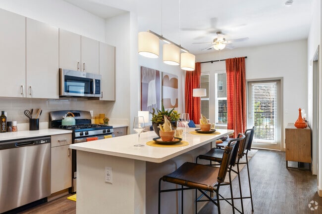 1BR, 1BA - 665 SF