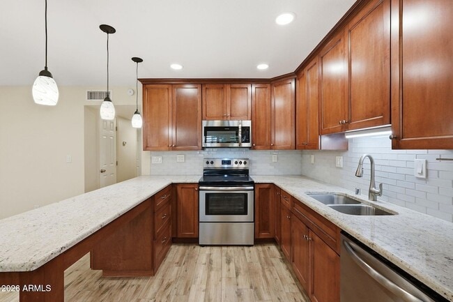 Building Photo - 5525 E Thomas Rd Unit C2