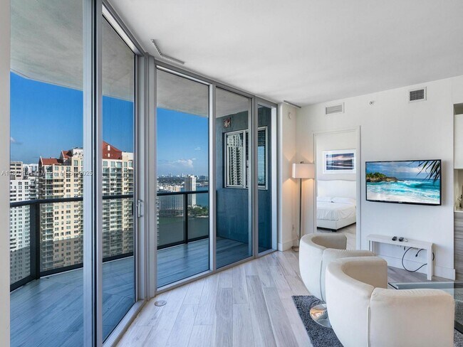 Photo - 1300 Brickell Bay Dr Unidad 3307 Rental