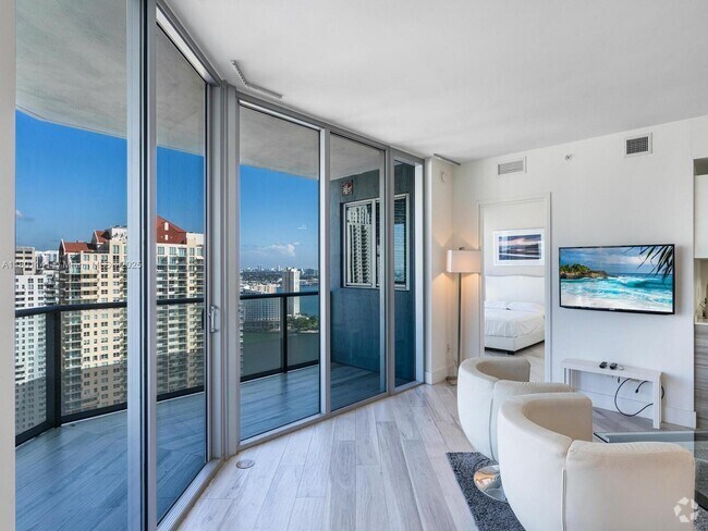 Building Photo - 1300 Brickell Bay Dr Unit 3307 Rental