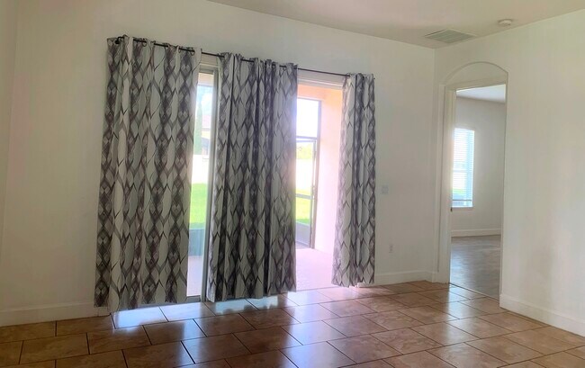 Photo - 2812 Plymouth PIace