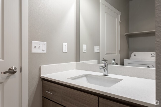 1BR, 1BA - 728 SF