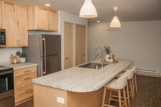 Photo - 475 Century Pl