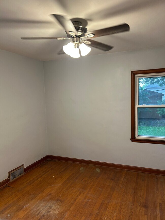 417 W Hoosac St