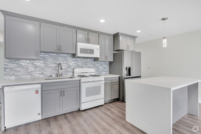 5BR, 4BA - 1031 S Montebello Blvd