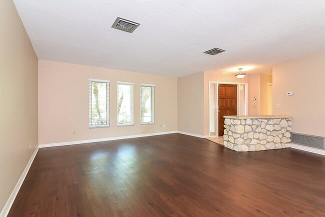 Photo - 4138 Macaulay Ln