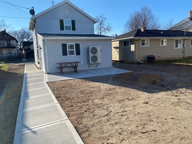 Photo - 1024 Saint Clair Ave