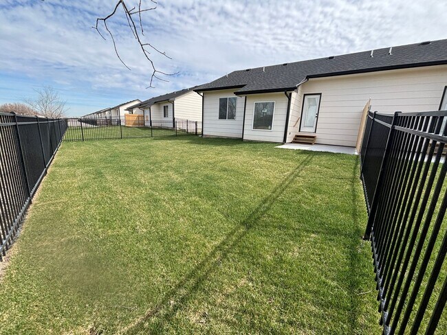 Photo - 5249/51 Chase Unit 5249 Chase