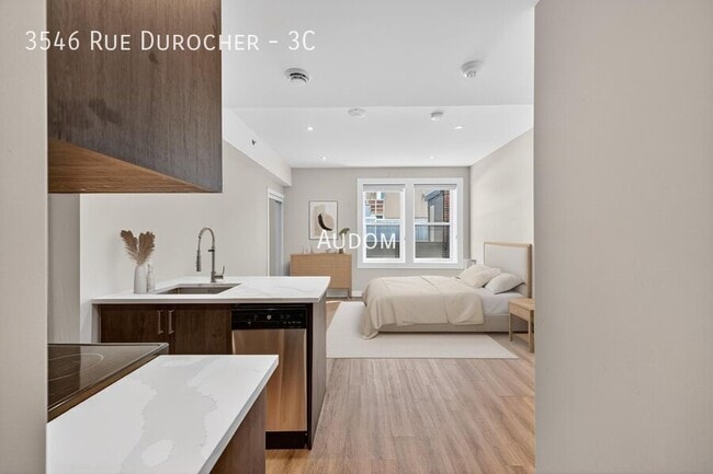Building Photo - 3546 Rue Durocher Unit 3C