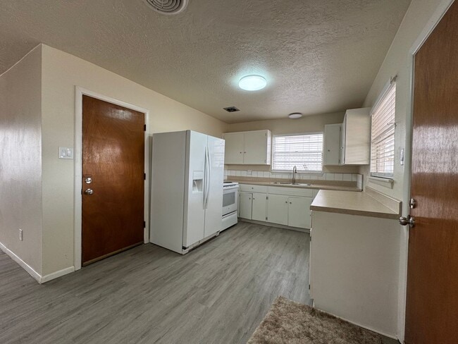 Photo - 525 W Reed St