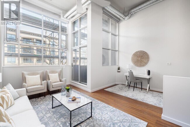 Photo - 1852 Queen St E Unité 201