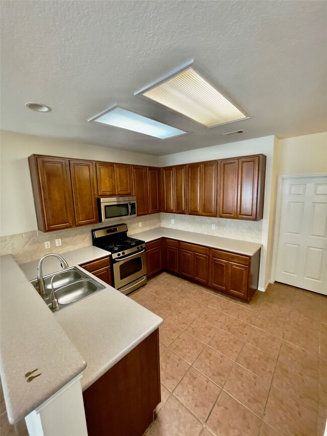 Building Photo - 3514 Leaf Vines Dr