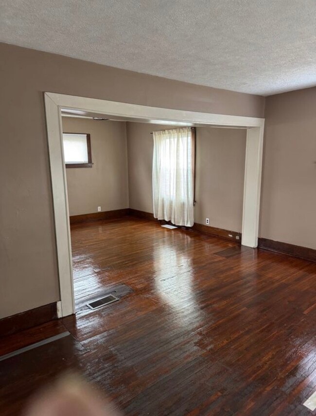 1666 Burt Ave