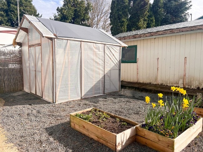 Photo - 1BD/1.5BA APT W/ GARAGE&YARD