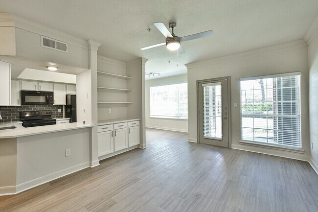 Photo - Get Up to 3 Weeks Free – Plus an Exclusive... Unit AA141