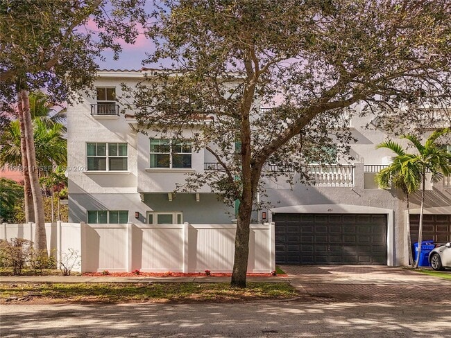601 NE 11th Ave
