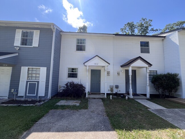 Building Photo - 1812 Lilac Ln Rental