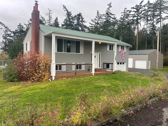 Building Photo - Lovely Home with wonderful Views and a Mas...