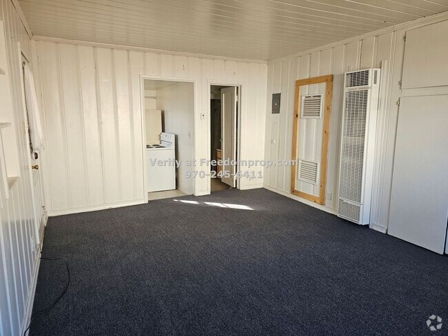 Building Photo - 1107 Bookcliff Ave Unit #B Rental