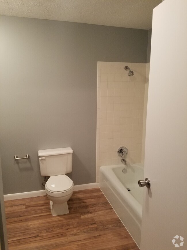 Building Photo - 720 Shadycrest Dr Rental